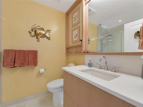 403-5388 Hill Rise Terr, Saanich, BC - Indoor Photo Showing Bathroom