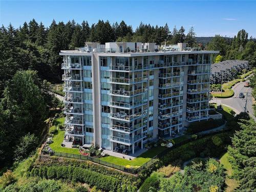 403-5388 Hill Rise Terr, Saanich, BC - Outdoor With Balcony