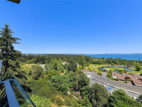 403-5388 Hill Rise Terr, Saanich, BC - Outdoor With View