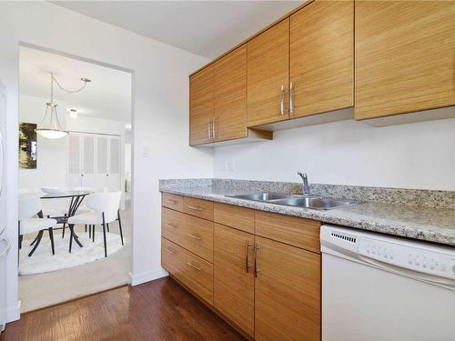 301-2323 Hamiota St, Oak Bay, BC - Indoor Photo Showing Kitchen With Double Sink