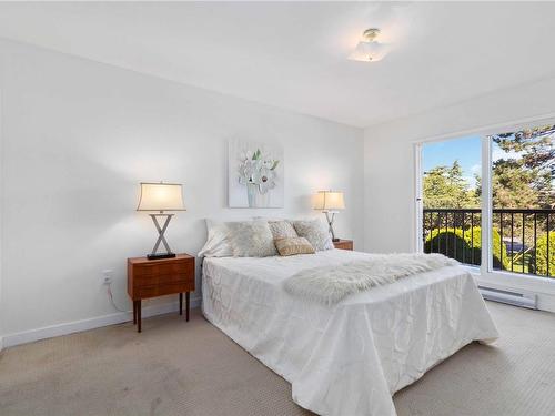 301-2323 Hamiota St, Oak Bay, BC - Indoor Photo Showing Bedroom