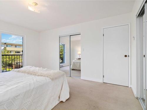 301-2323 Hamiota St, Oak Bay, BC - Indoor Photo Showing Bedroom