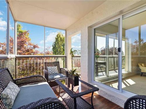 301-2323 Hamiota St, Oak Bay, BC - Outdoor With Deck Patio Veranda With Exterior