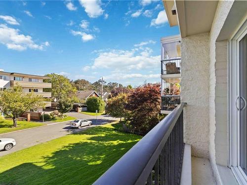 301-2323 Hamiota St, Oak Bay, BC - Outdoor