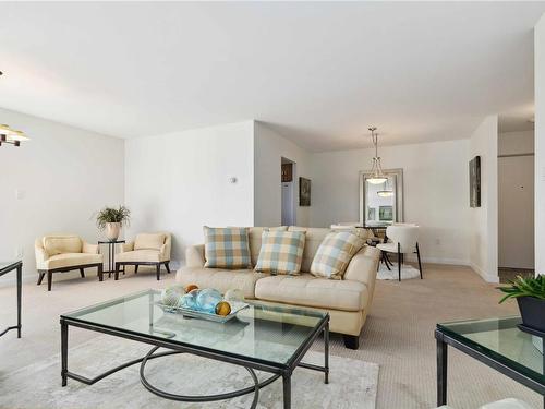 301-2323 Hamiota St, Oak Bay, BC - Indoor Photo Showing Living Room