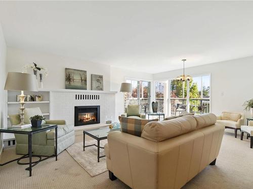 301-2323 Hamiota St, Oak Bay, BC - Indoor Photo Showing Living Room With Fireplace