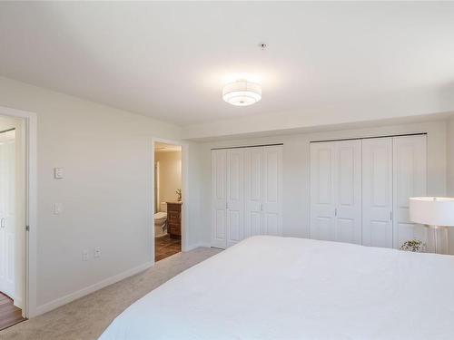 304-297 Hirst Ave, Parksville, BC - Indoor Photo Showing Bedroom