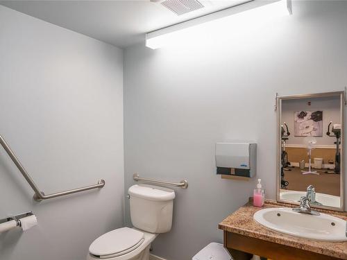 304-297 Hirst Ave, Parksville, BC - Indoor Photo Showing Bathroom