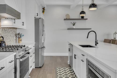 2492 Tallus Heights Lane, West Kelowna, BC - Indoor Photo Showing Kitchen With Upgraded Kitchen