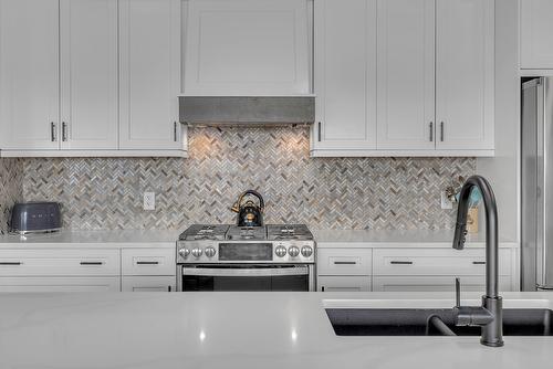 2492 Tallus Heights Lane, West Kelowna, BC - Indoor Photo Showing Kitchen With Double Sink With Upgraded Kitchen