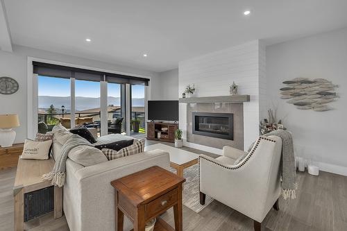 2492 Tallus Heights Lane, West Kelowna, BC - Indoor Photo Showing Living Room With Fireplace