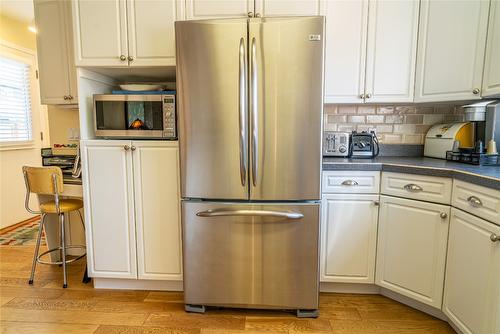 2691 Abbott Street, Kelowna, BC - Indoor Photo Showing Kitchen