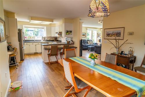 2691 Abbott Street, Kelowna, BC - Indoor Photo Showing Dining Room