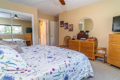 2691 Abbott Street, Kelowna, BC - Indoor Photo Showing Bedroom