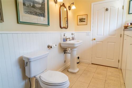 2691 Abbott Street, Kelowna, BC - Indoor Photo Showing Bathroom