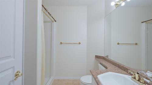 342-550 Yates Road, Kelowna, BC - Indoor Photo Showing Bathroom