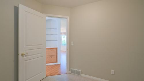 342-550 Yates Road, Kelowna, BC - Indoor Photo Showing Other Room