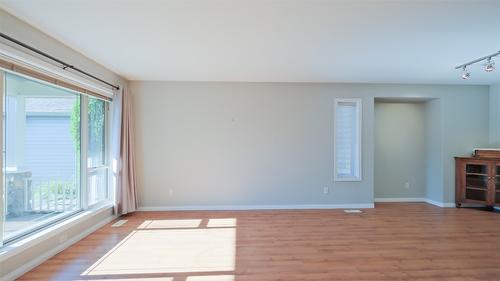 342-550 Yates Road, Kelowna, BC - Indoor Photo Showing Other Room