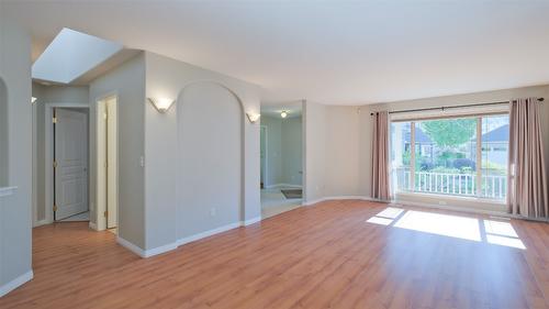 342-550 Yates Road, Kelowna, BC - Indoor Photo Showing Other Room