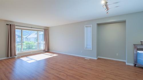 342-550 Yates Road, Kelowna, BC - Indoor Photo Showing Other Room