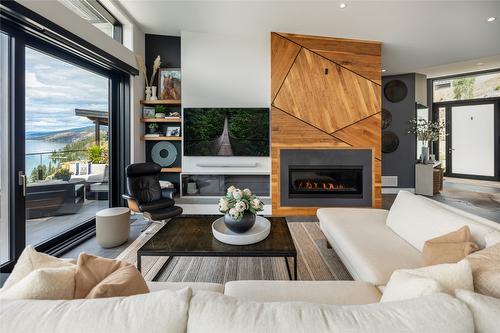 3354 Mckinley Beach Drive, Kelowna, BC - Indoor Photo Showing Living Room With Fireplace