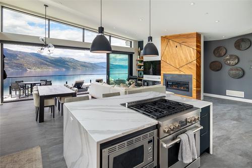 3354 Mckinley Beach Drive, Kelowna, BC - Indoor Photo Showing Kitchen