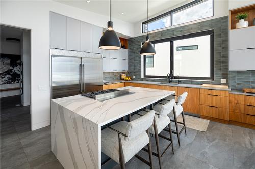 3354 Mckinley Beach Drive, Kelowna, BC - Indoor Photo Showing Kitchen With Upgraded Kitchen