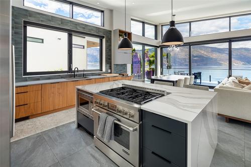 3354 Mckinley Beach Drive, Kelowna, BC - Indoor Photo Showing Kitchen