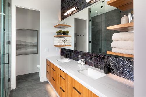 3354 Mckinley Beach Drive, Kelowna, BC - Indoor Photo Showing Bathroom