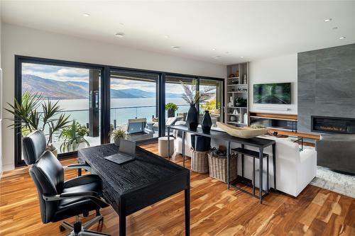 3354 Mckinley Beach Drive, Kelowna, BC - Indoor With Fireplace