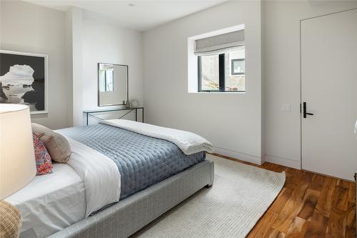 3354 Mckinley Beach Drive, Kelowna, BC - Indoor Photo Showing Bedroom