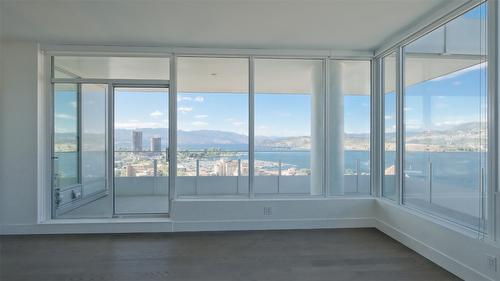 2105-1181 Sunset Drive, Kelowna, BC - Indoor Photo Showing Other Room