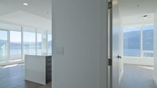 2105-1181 Sunset Drive, Kelowna, BC - Indoor Photo Showing Other Room