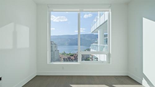 2105-1181 Sunset Drive, Kelowna, BC - Indoor Photo Showing Other Room