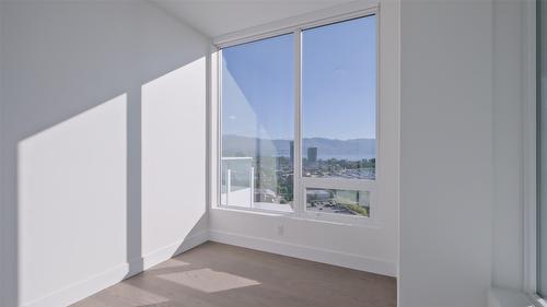 2105-1181 Sunset Drive, Kelowna, BC - Indoor Photo Showing Other Room