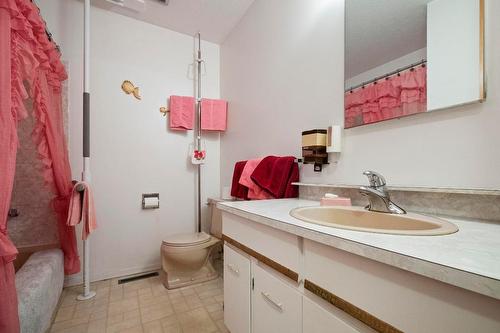 1770 High Road, Kelowna, BC - Indoor Photo Showing Bathroom