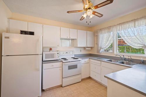 1770 High Road, Kelowna, BC - Indoor Photo Showing Kitchen With Double Sink