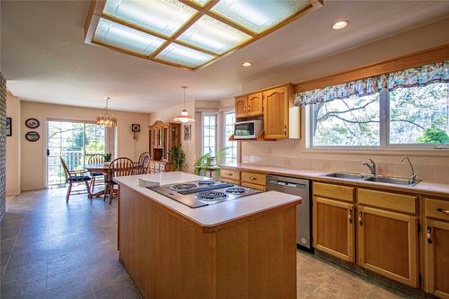 2316 Sunvale Place, Okanagan Falls, BC - Indoor Photo Showing Kitchen With Double Sink