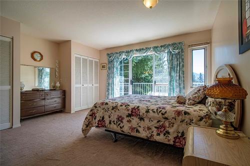 2316 Sunvale Place, Okanagan Falls, BC - Indoor Photo Showing Bedroom