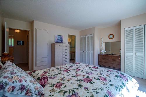 2316 Sunvale Place, Okanagan Falls, BC - Indoor Photo Showing Bedroom