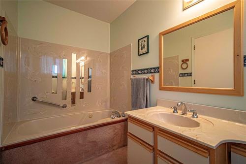 2316 Sunvale Place, Okanagan Falls, BC - Indoor Photo Showing Bathroom