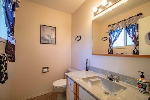 2316 Sunvale Place, Okanagan Falls, BC - Indoor Photo Showing Bathroom