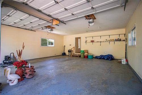 2316 Sunvale Place, Okanagan Falls, BC - Indoor Photo Showing Garage