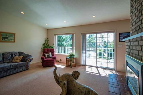 2316 Sunvale Place, Okanagan Falls, BC - Indoor Photo Showing Living Room With Fireplace