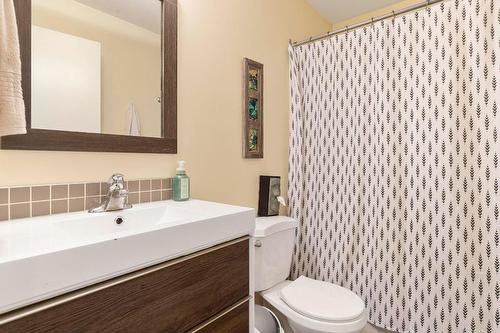 795 Copeland Place, Kelowna, BC - Indoor Photo Showing Bathroom