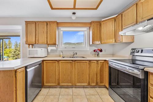 11097 Jardines Road, Lake Country, BC - Indoor Photo Showing Kitchen With Double Sink