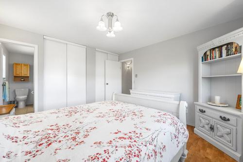 11097 Jardines Road, Lake Country, BC - Indoor Photo Showing Bedroom