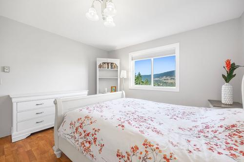 11097 Jardines Road, Lake Country, BC - Indoor Photo Showing Bedroom