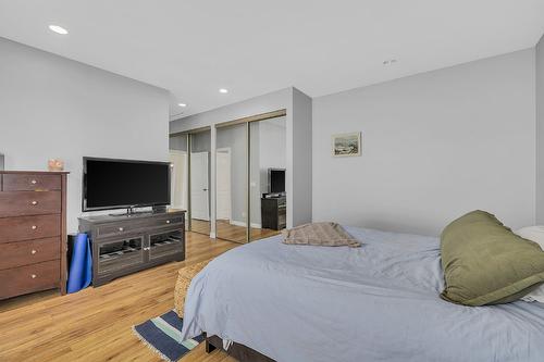 1704 Merlot Drive, West Kelowna, BC - Indoor Photo Showing Bedroom