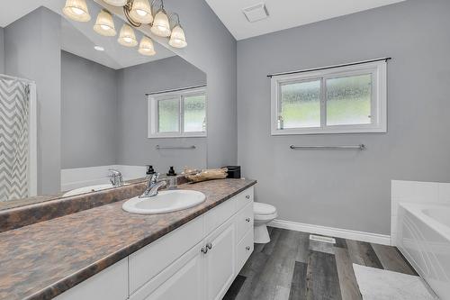 1704 Merlot Drive, West Kelowna, BC - Indoor Photo Showing Bathroom